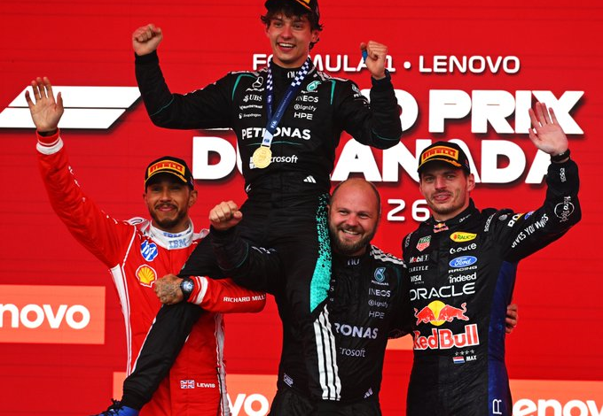 Antonelli y su cuarta victoria consecutiva 1 Antonelli, Hamilton y Verstappen celebran en el podio