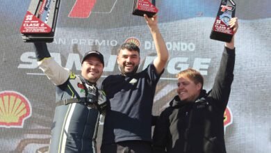 Clase 2: Cravero volvió a la victoria en el turismo pista 6 Crevero festeja en el podio de la Clase 2 en San Jorge