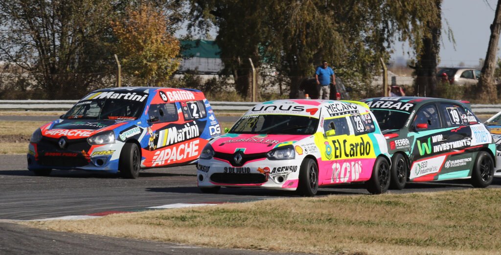 Apasionante definición y primera victoria para Francisco Martínez 2 Martínez rumbo a su primera victoria en la Clase 3