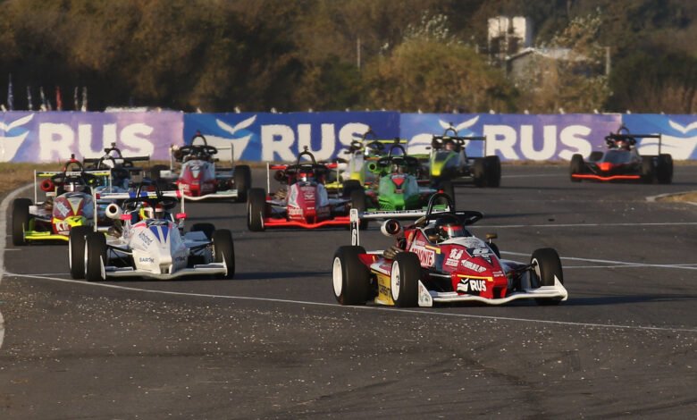 Benjamin Traverso logró su primer triunfo 1 La largada de la final del sábado de la Fórmula 3 Metropolitana en Alta Gracia