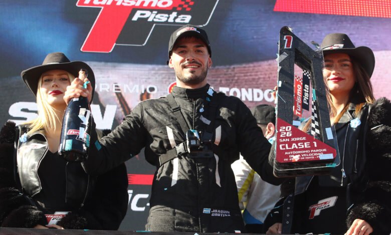 Clase 1: Cortina repite victoria y gana en San Jorge 1 Cortina celebra en el podio de la Clase 1