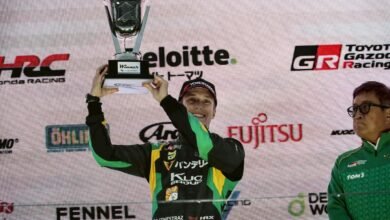 Sacha Fenestraz en el podio en Japón