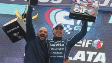 Olmedo celebra en el podio de la Clase 3 del TN APAT