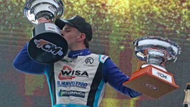 Francisco Luengo no dejó dudas y se llevó la victoria 4 Luengo celebra la victoria en la carrera 300 del TC Mouras