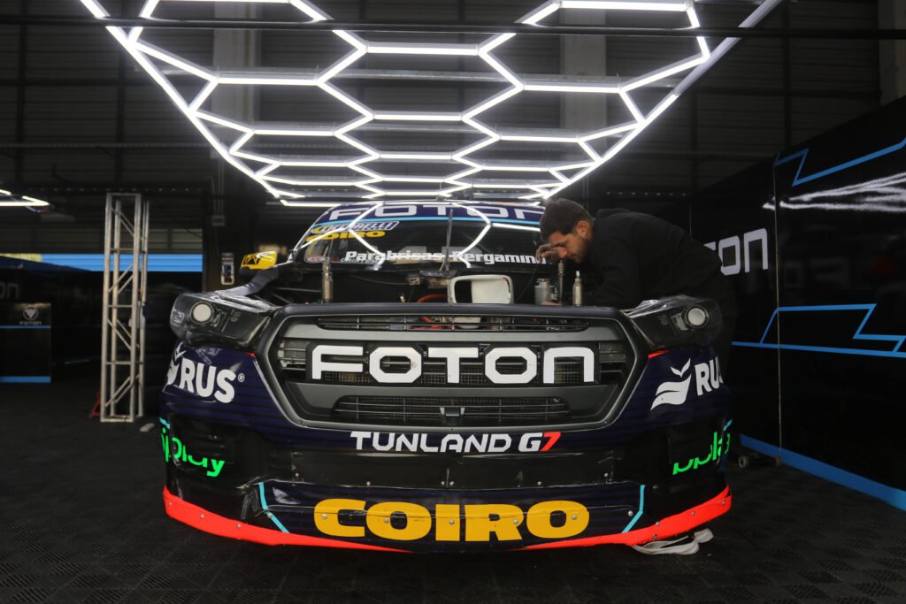 Marco Jakos, el legado familiar que impulsa al Coiro Competición 5 La Foton del Coiro Racing en los boxes