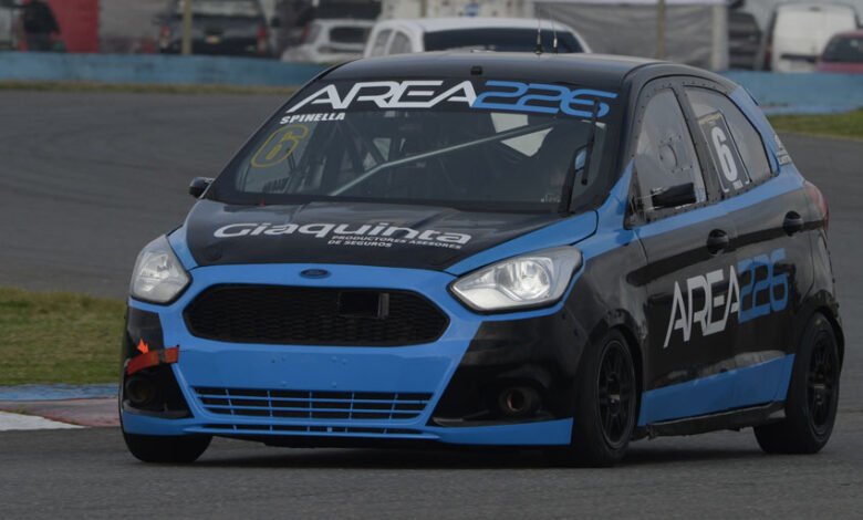Clase 2: Yerobi, Spinella y Herrera se quedaron con las series clasificatorias 1 Spinella ganó su serie en la Clase 2 del Turismo Pista