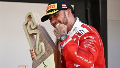 Hamilton le devolvió la sonrisa a Ferrari en el GP de Barcelona 5 Hamilton festeja en el podio del GP de Barcelona