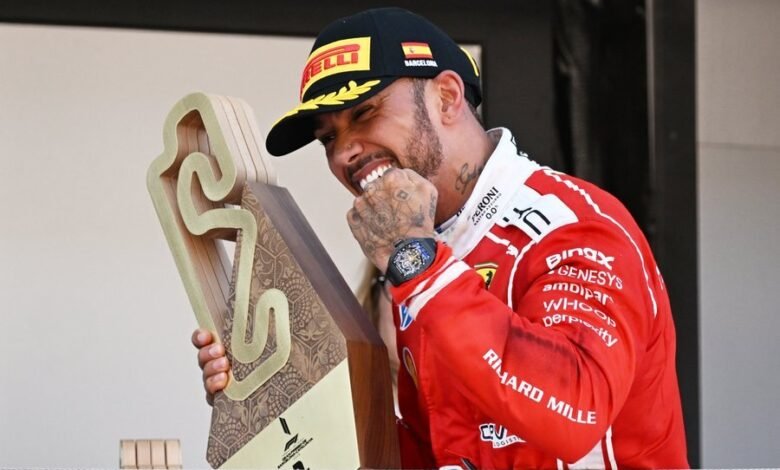 Hamilton festeja en el podio del GP de Barcelona