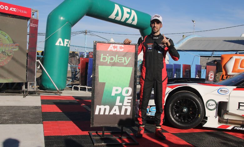 Juan Gallo celebra la pole del TC Pista en Rafaela