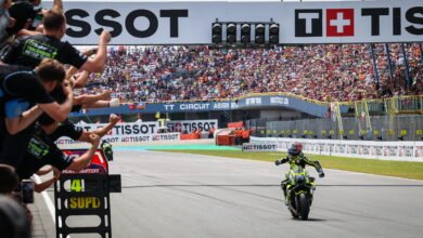 Ogura celebra en la llegada de Assen su primer triunfo