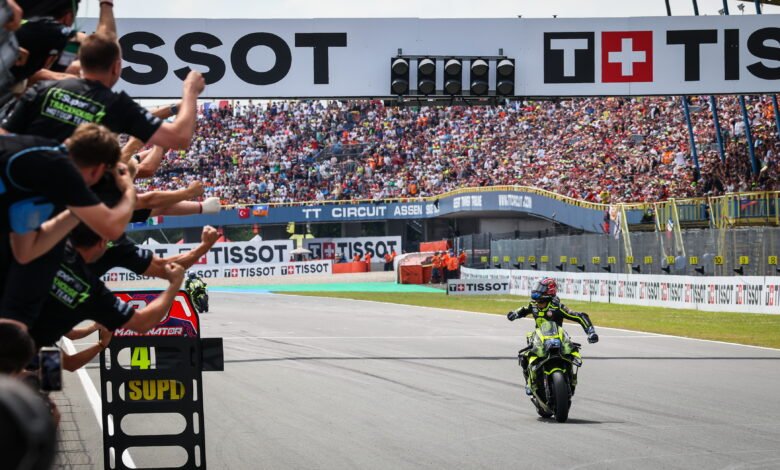 Ogura celebra en la llegada de Assen su primer triunfo