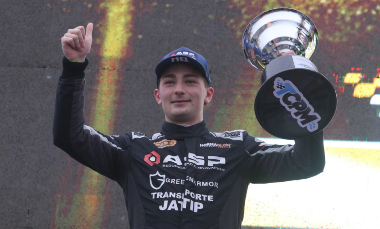 Ignacio Quintana: "Venimos sumando demasiados puntos, pero ahora hay que ganar" 1 Ignacio Quintana celebra en el podio de La Plata