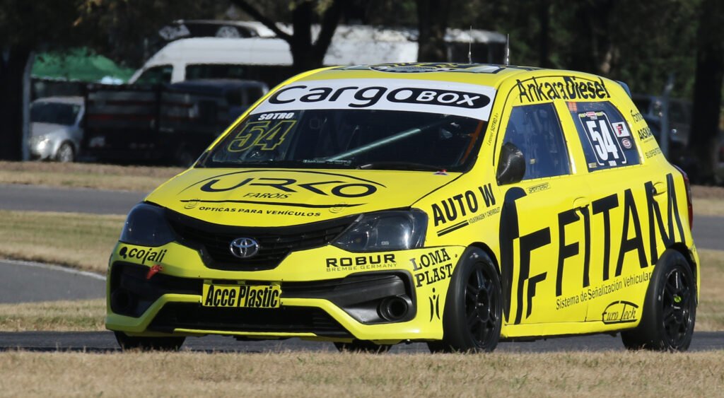 Clase 3 del Turismo Pista: Tres concentrados para la 5° en Rosario 5 Mauro Salvi con su Clase 3 del Turismo Pista