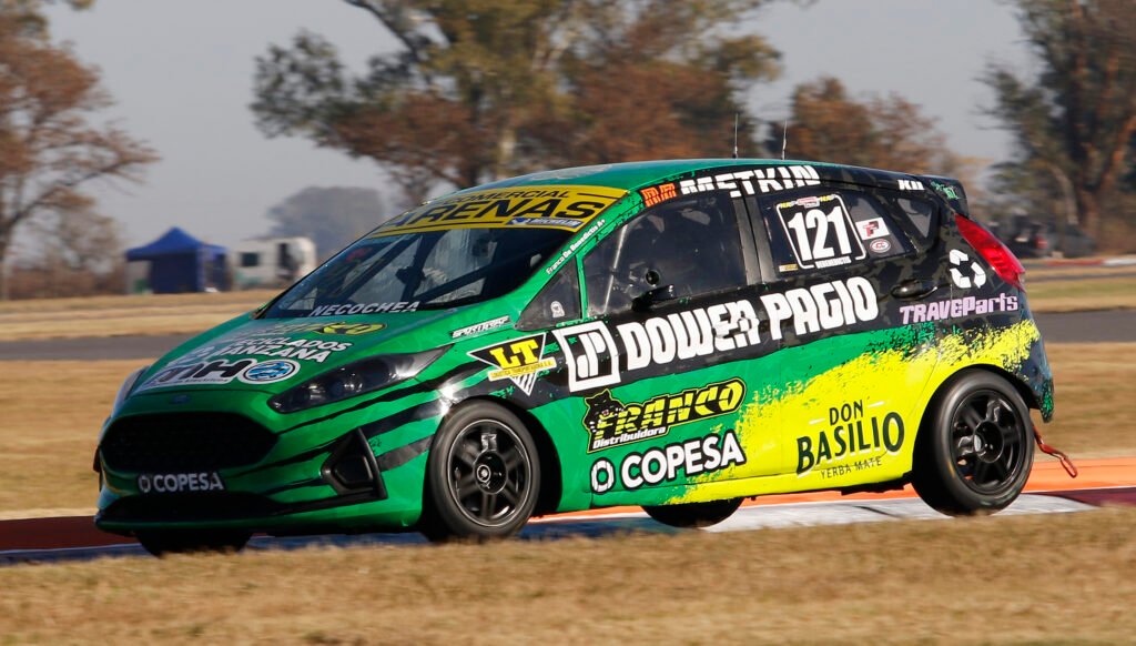 Clase 3 del Turismo Pista: Tres concentrados para la 5° en Rosario 2 Franco de Benedictos con su Clase 3 del Turismo Pista