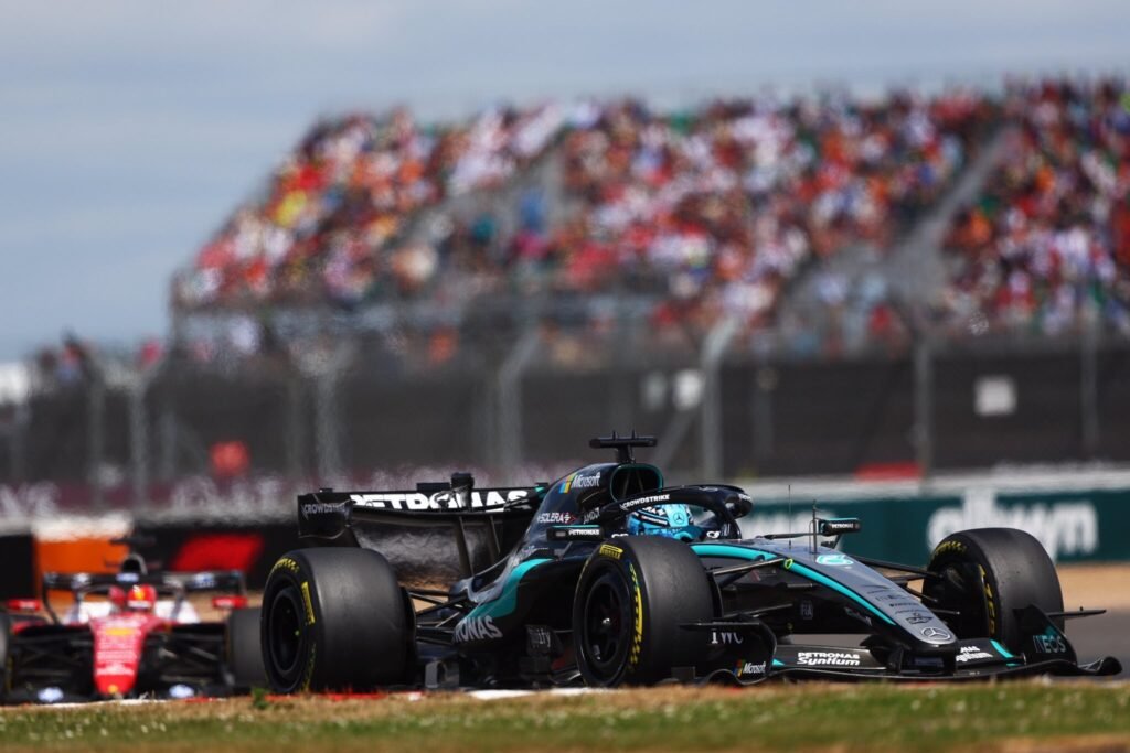 Antonelli termina un súper sábado con la pole en Silverstone 4 George Russell sufrió inconvenientes varios en la clasificación que dominó su compañero Antonelli