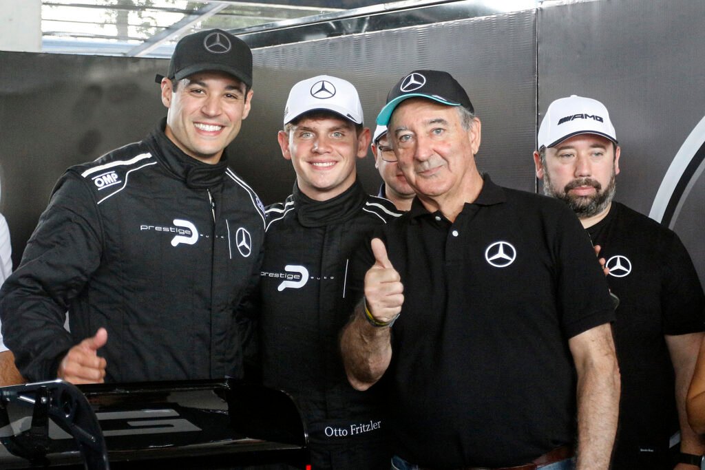 Mercedes-Benz y el Maquin Parts: la alianza ganadora de Posadas 3 Daniel Herrero junto a Otto Fritzñer y Daniel Azar, pilotos de Mercedes-Benz