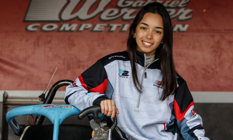 Morena Moix en el auto del Gabriel Werner Competición