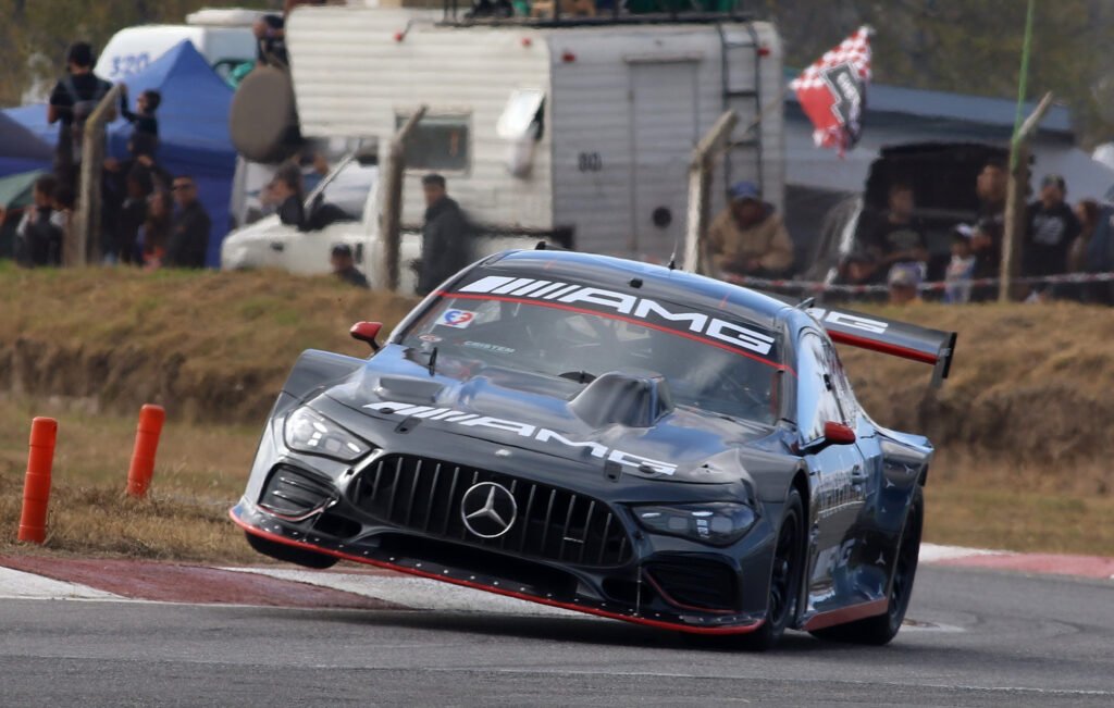 Otto Fritzler: “La victoria bajó una presión, pero ahora empieza otra: pelear el campeonato” 2 Otto Fritzler a bordo de su Mercedes-Benz en Posadas