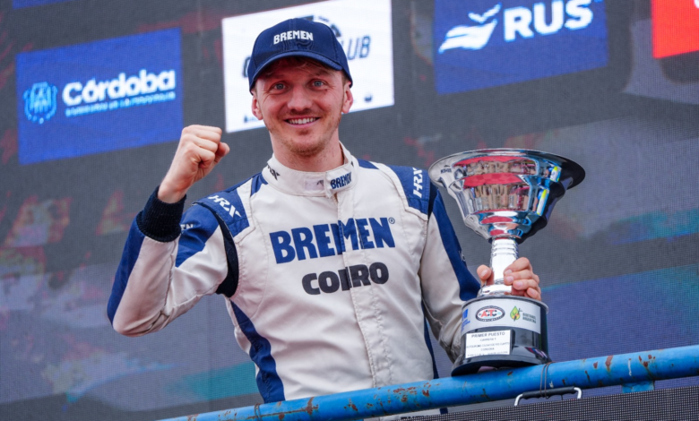 Andy Jakos se llevó la primera carrera del fin de semana en Río Cuarto 1 Andy Jakos celebra la victoria en el Turismo Carretera 2000