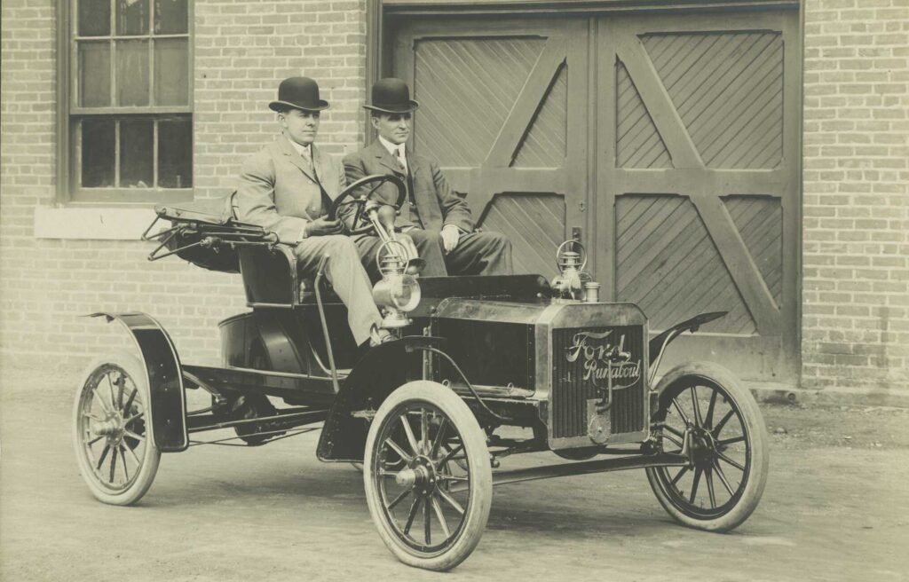 Ford, el reflejo de un Ovalo universal 2 Ford en la historia