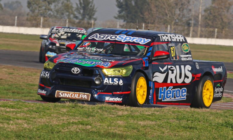 TC Pista Pick Up: Biagi cerró un fin de semana ideal 1 Santiago Biagi en su camioneta rumbo a la victoria en el TC Pista Pick Up