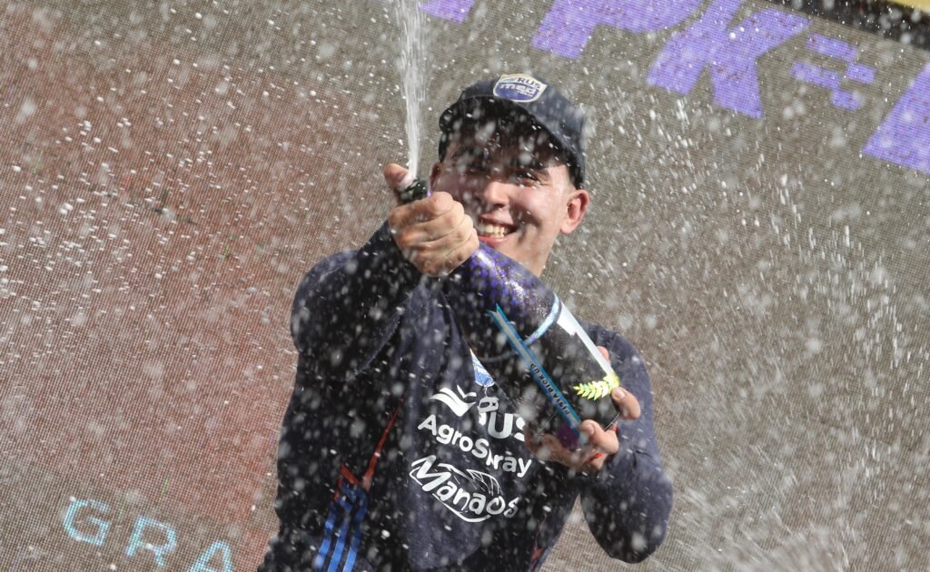 TC Pista Pick Up: Biagi cerró un fin de semana ideal 2 Santiago Biago celebra el triunfo en el TC Pista Pick Up