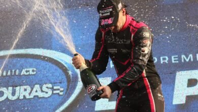Nicolás Jaime celebra en el podio del TC Mouras