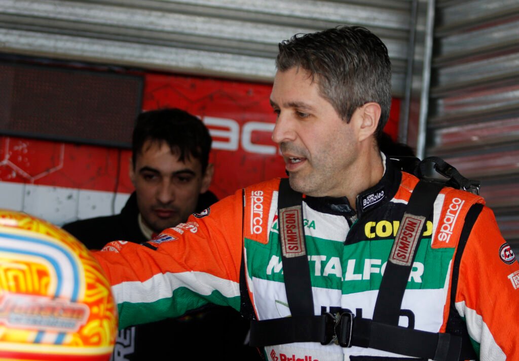 Castellano sigue firme en la punta del torneo del TC