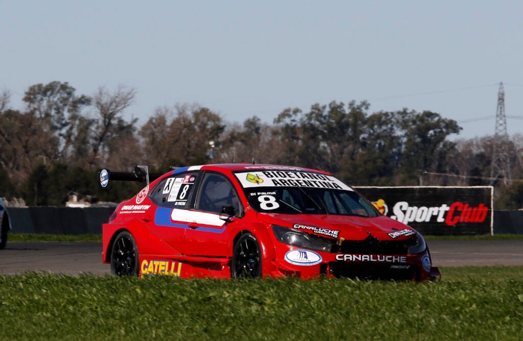 Valle se quedó con una enredada final del Turismo Carretera 2000 2 Di Palma ganó en pista pero fue reclasificacdo segundo en la final del Turismo Carretera 2000