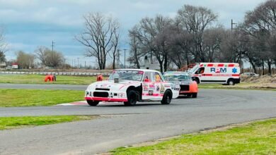 Ezequiel DE La Fuente con su auto en pista
