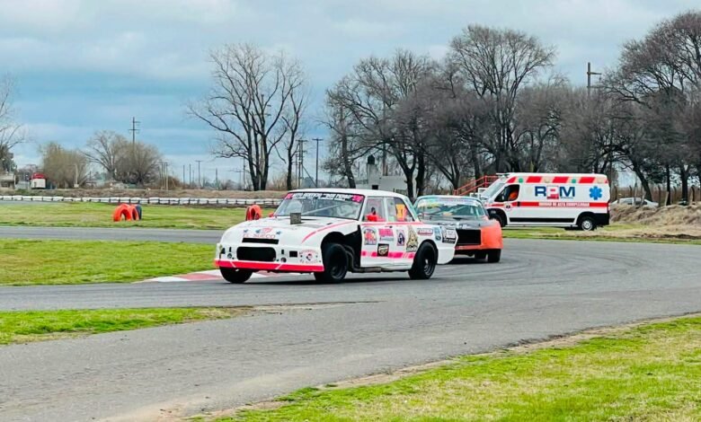 Ezequiel DE La Fuente con su auto en pista