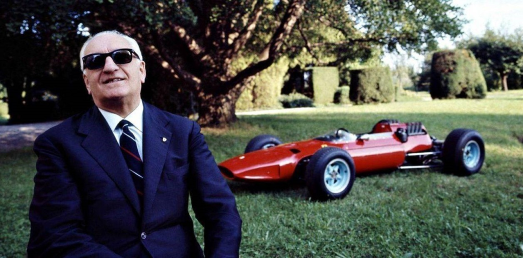 Enzo Ferrari, una leyenda eterna 2 Enzo Ferrari y una de sus creaciones
