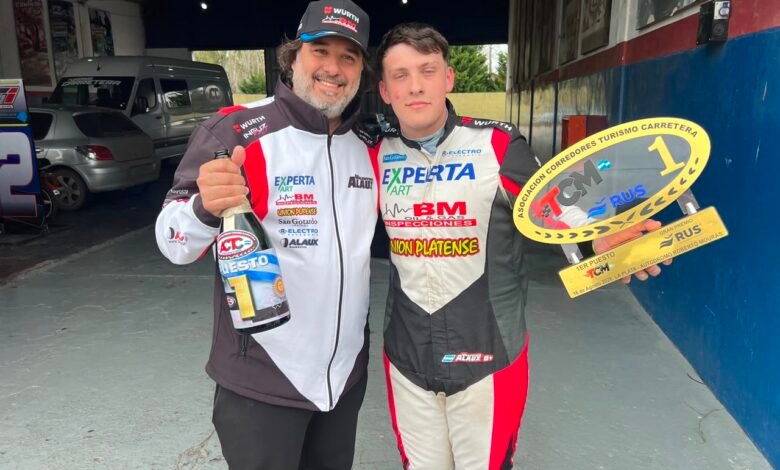 Valentino Alaux celebra la vctoria con su papá, Sergio