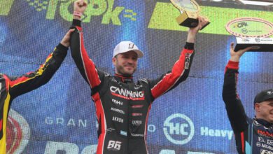 Agustín Canapino celebra en el podio de Rosario