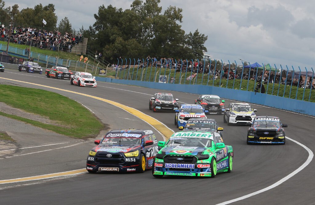 Pellandino se llevó todo en el TC Pista Pick Up en Rosario 3 Pellandino en plena pelea durante la final del TC Pista Pick Up