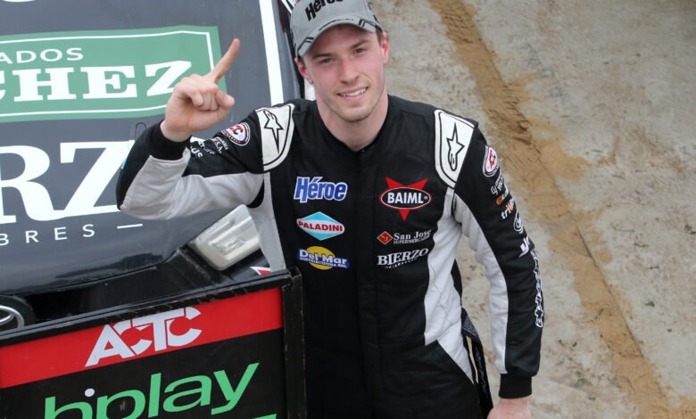 Hernán Palazzo celebra la pole en el TC Pick Up