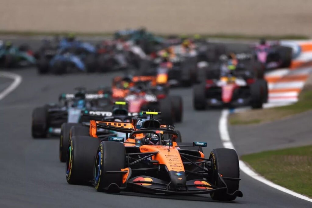 Norris liderando el pelotón en el GP de Países Bajos