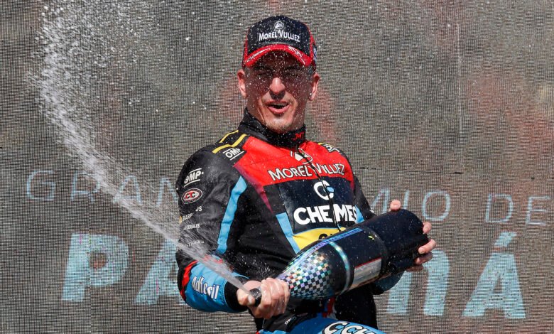 Juan Martín Trucco celebra en el podio del TC en Parana