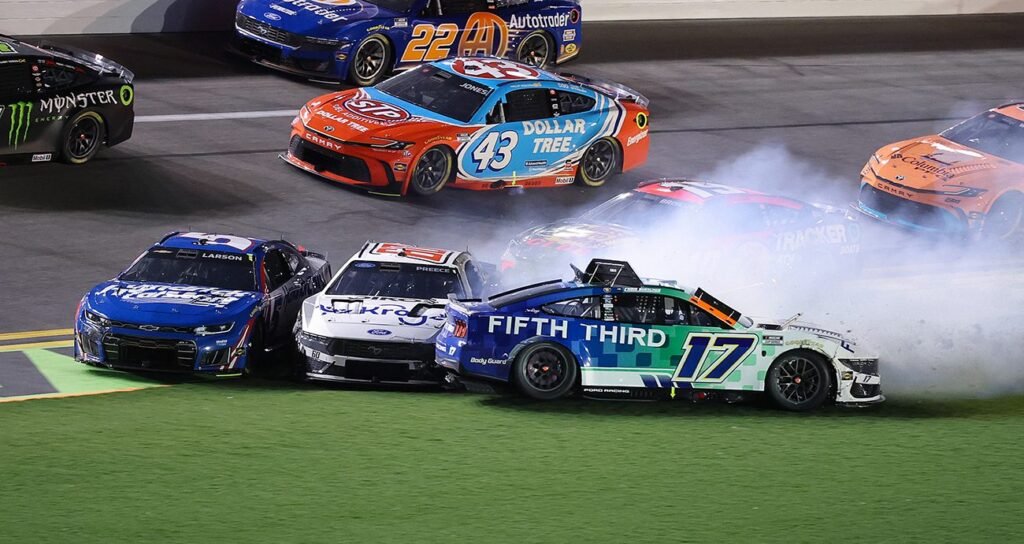 NASCAR Cup: Ryan Preece ganó en Daytona y aseguró su lugar en el Chase 2 El accidente de la vuelta 36 de Ryan Preece que casi le cuesta la victoria en la NASCAR Cup