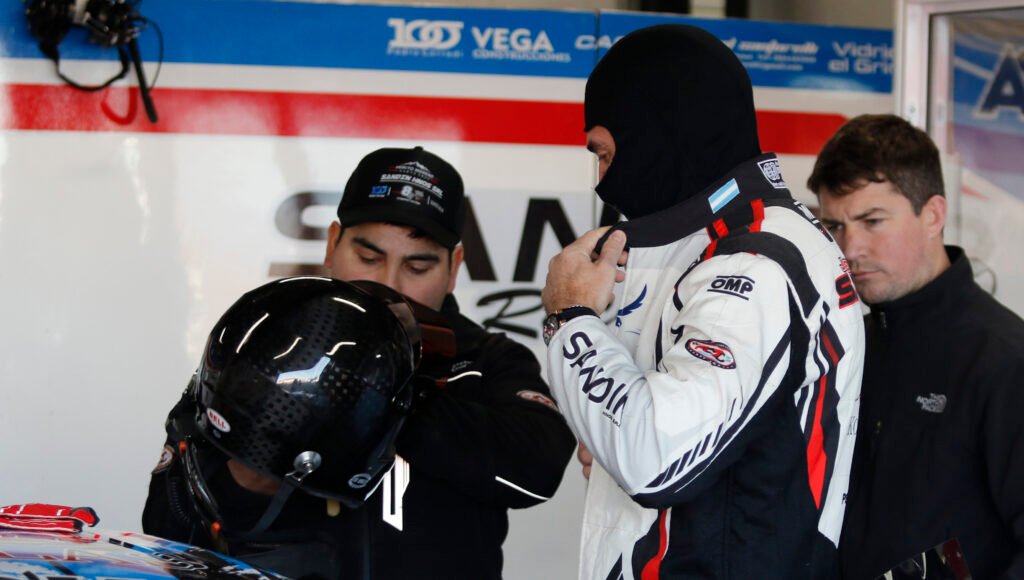 Juan Antonio Sandín: Top 10 y positivo fin de semana en San Juan 2 Juan Antonio Sandin alistándose para ir a la pista en San Juan
