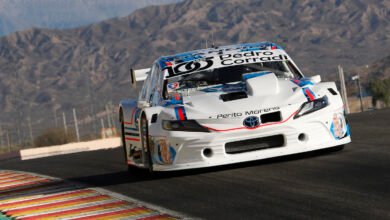 Juan Antonio Sandín transitando con el Camry por San Juan