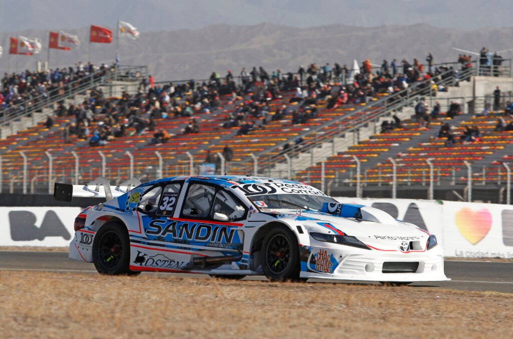 Juan Antonio Sandín: Top 10 y positivo fin de semana en San Juan 3 Juan Antonio Sandin y su Toyota Camry transitan por el Villicum