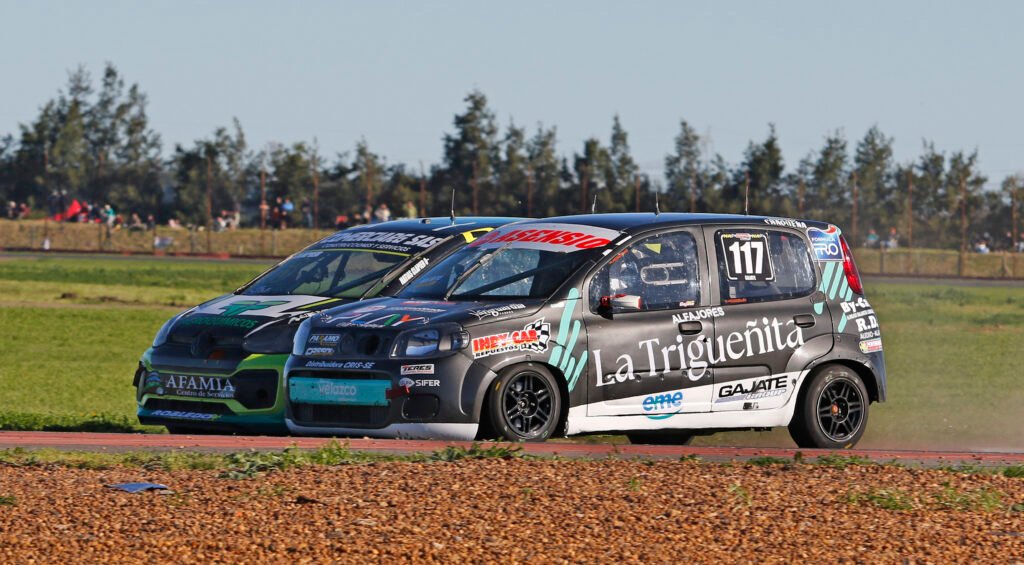 Matías Clapier prevaleció en el Súper 10 de la Clase 2 del Turismo Pista en San Nicolás 2 El Súper 10 fue la atracción de la tarde de la Clase 2 del Turismo Pista