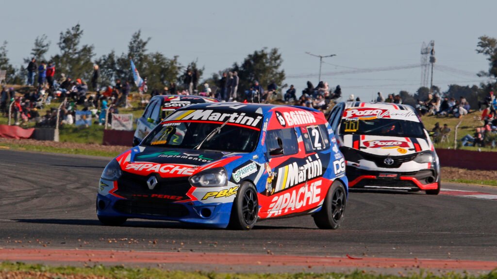 Todino, en el auto de Martini, ganó la final de Invitados de la Clase 3 del Turismo Pista