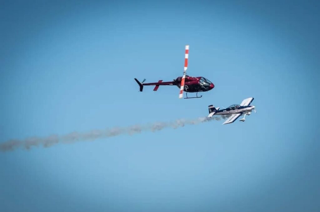 Elegancia, glamour y adrenalina: El show exclusivo que rodeó a la Carrera de los 300 Pilotos en San Nicolás 2 Todo el despliegue del show aéreo previo a la carrera de los 300 pilotos de la mano de ALS y Avanzar