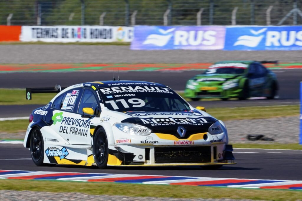 ACRA Ambrogio Racing: 1-2 en el arranque de Termas de Río Hondo 2 Krujoski fue segundo con el Renault del ACRA Ambrogio Racing