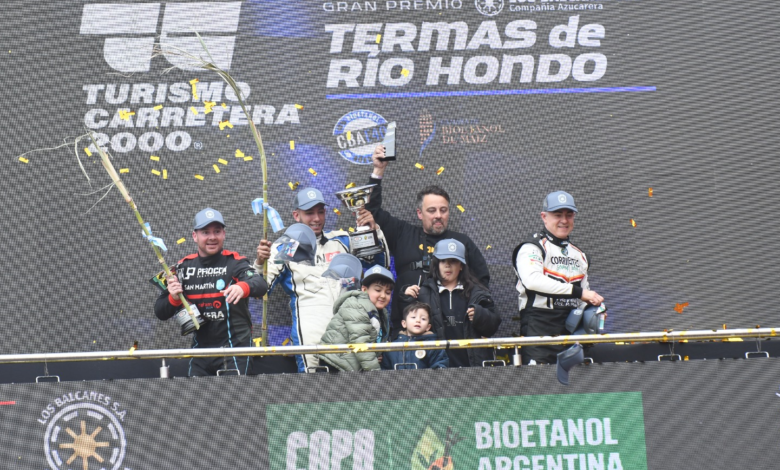 Mario Valle se impuso con clase 1 Mario Valle celebra en el podio la victoria en el Tur Carr 2000