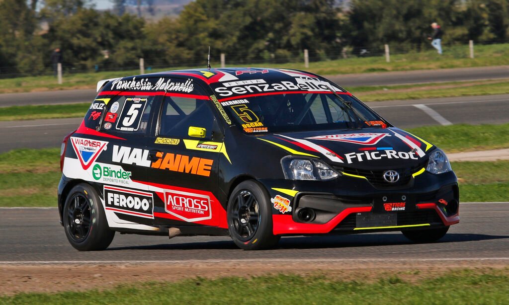 Hermida y Canapino no se dan respiro en la Clase 3 del Turismo Pista 2 Hermida pasó a la punta del torneo de la Clase 3 del Turismo Pista