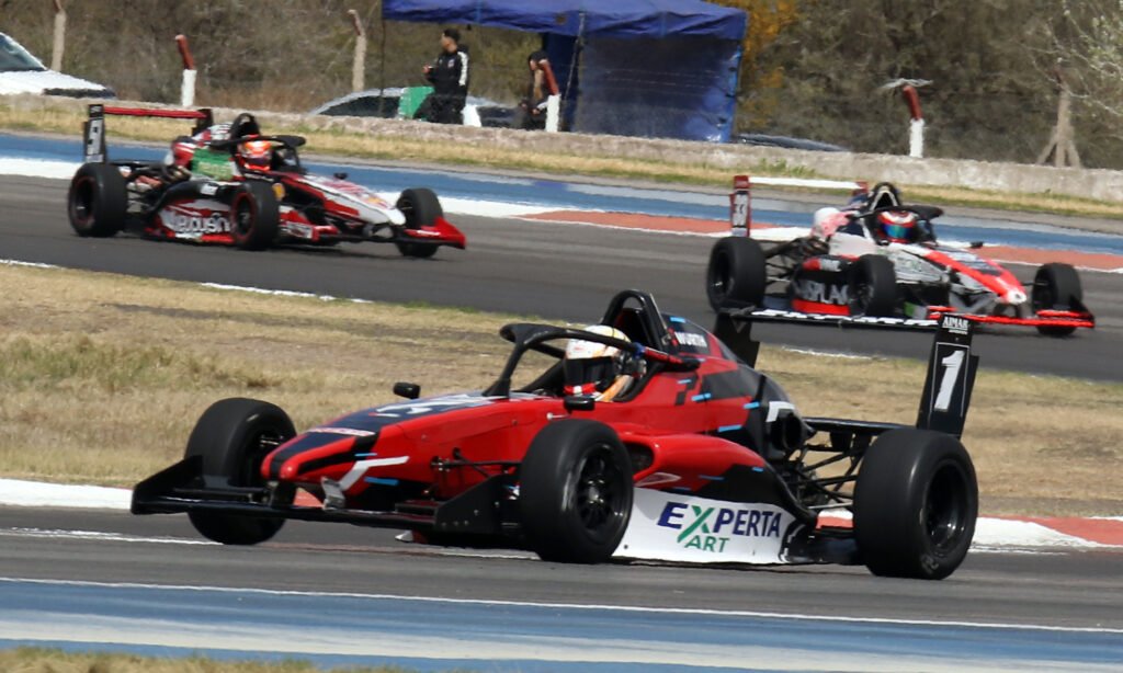 Valentino Alaux fue segundo en la carrea de la Fórmula 2 Argentina