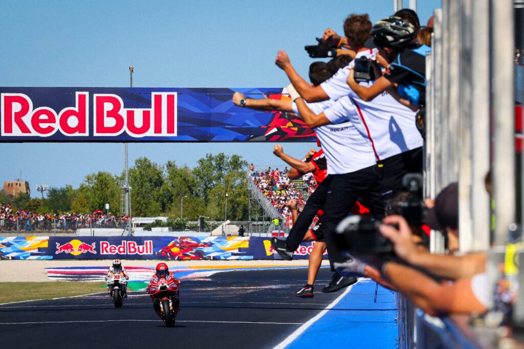La llegada del Marc y Alex Marquez en el MotoGP en Misano